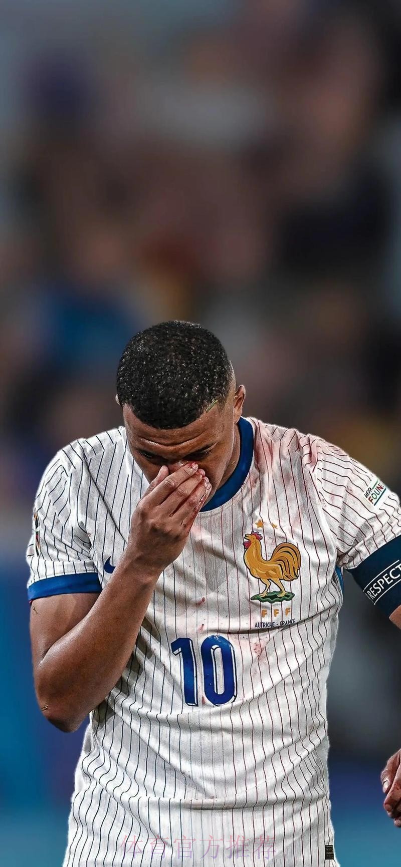 库尔图瓦:姆巴佩做出了很多牺牲 我们必须支持他 库尔图瓦:姆巴佩做出了很多牺牲 我们必须支持他